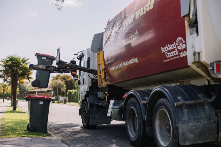 Aucklanders asked to have their say on fortnightly rubbish trial