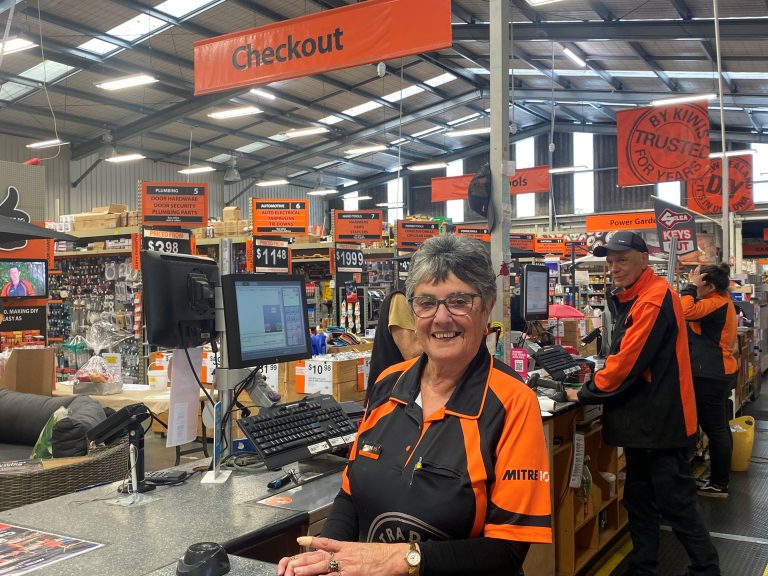 Mitre 10 stalwart retires