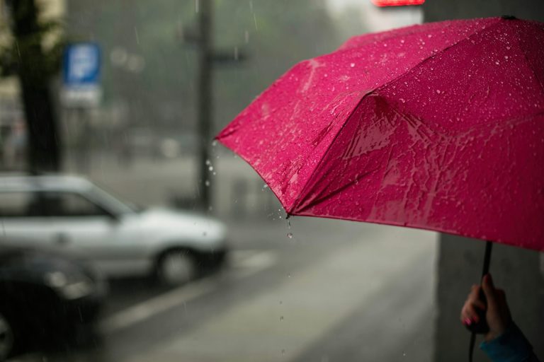 Heavy rain in Auckland and Waikato expected to ease this afternoon