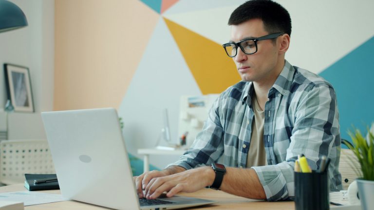 Welfare shake-up offers $1000 bonus to keep young Kiwis working
