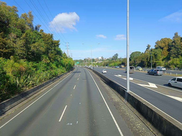 Govt moves to universal road user charges as freight operators oppose wider tolling