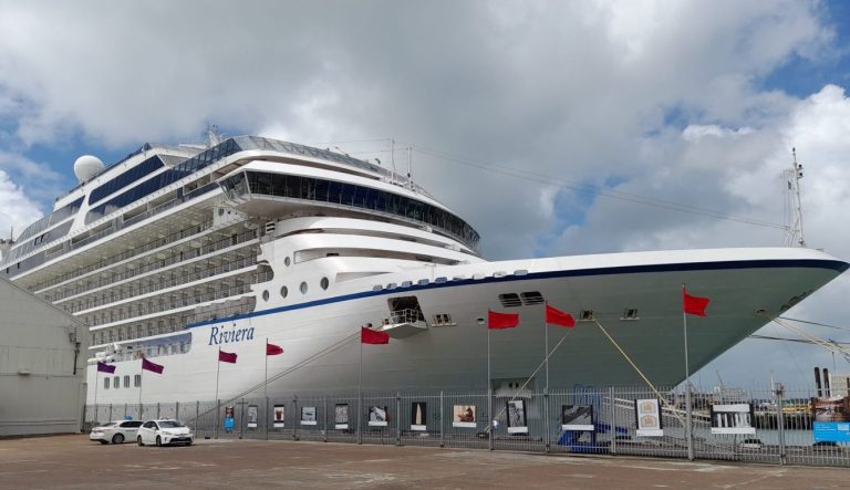 Oceania Riviera works up an appetite